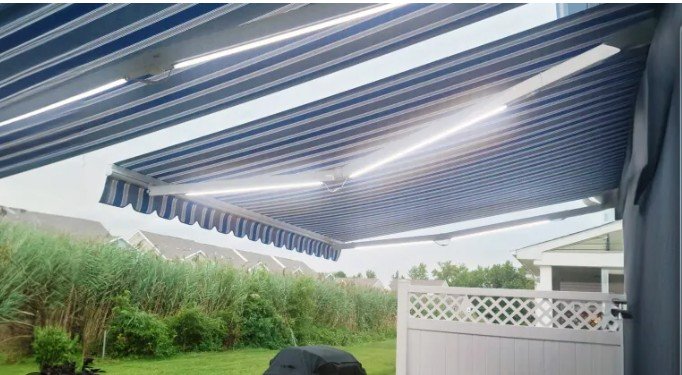 Classic Awning with Illuminated Arms – Timeless Shade & Evening Ambiance